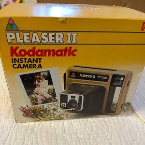 Kodamatic Pleaser II Instant Camera